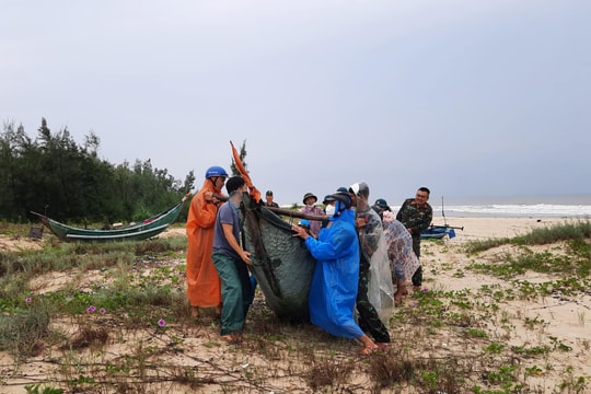 Miền Trung khẩn trương ứng phó áp thấp nhiệt đới