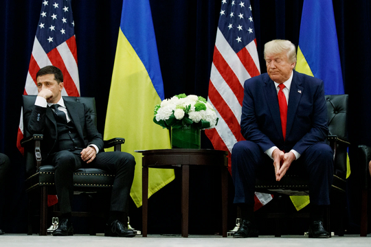 Mối quan hệ đầy biến động giữa ông Trump và Tổng thống Ukraine Zelensky