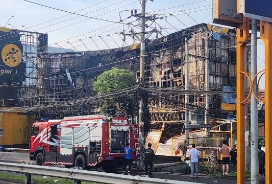 An Giang: Cháy siêu thị Điện máy xanh ở Long Xuyên