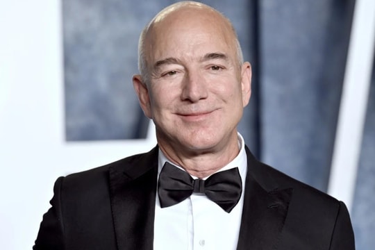 Jeff Bezos phủ nhận tờ Washington Post ngừng ủng hộ bà Harris vì muốn lấy lòng ông Trump