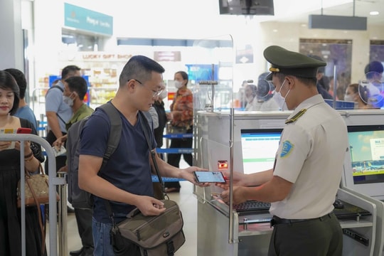 Lưu ý tình trạng đến cửa sân bay mới biết bị cấm xuất cảnh vì nợ thuế