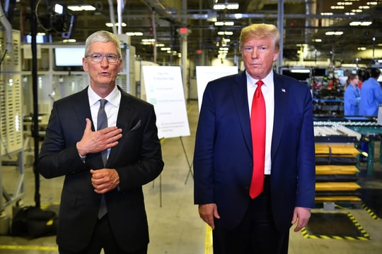 Tim Cook có cách giúp Apple ứng phó mức thuế cao mà ông Trump áp lên Trung Quốc nhưng Elon Musk là vấn đề