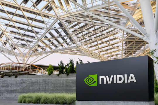 Chip Nvidia Blackwell gặp sự cố: 'Cú trượt đài' đe dọa đế chế công nghệ AI?