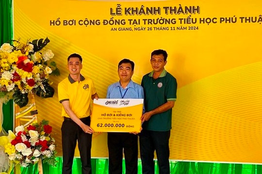 Khánh thành hồ bơi cộng đồng cho trường tiểu học sau bài viết của Một Thế Giới