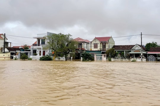 Thủ tướng yêu cầu chủ động ứng phó, khắc phục nhanh hậu quả mưa lũ ở Trung Bộ