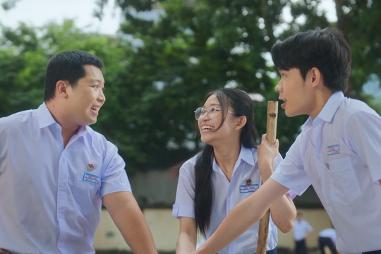 'Kính vạn hoa' tung trailer đưa khán giả về miền tuổi thơ