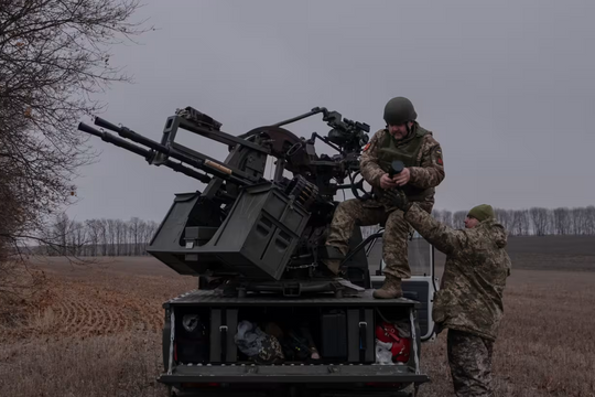 Phòng không Ukraine đứng vững trước mưa bom và UAV của Nga