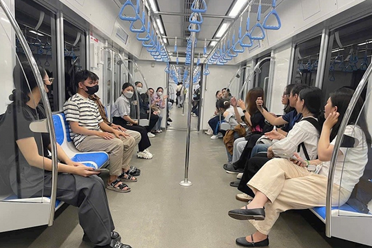 Những điều hành khách bị cấm khi đi metro số 1