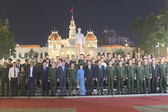 Chủ tịch Quốc hội dự chương trình hòa nhạc và nghệ thuật 'Bài ca không quên'