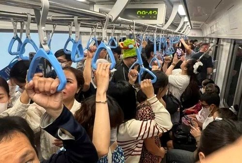 Hơn 90.000 lượt hành khách đi metro Bến Thành - Suối Tiên trong ngày lễ Giáng sinh