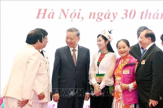 Tổng Bí thư Tô Lâm: Văn nghệ sĩ phải không ngừng bám sát nhịp cuộc sống, hơi thở của nhân dân, hòa mình cùng đất nước