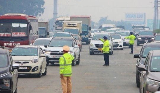 Ngày 1.1: Hơn 13.500 trường hợp vi phạm giao thông bị xử theo mức phạt mới
