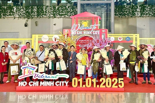 TP.HCM đón khách du lịch xông đất đầu năm 2025