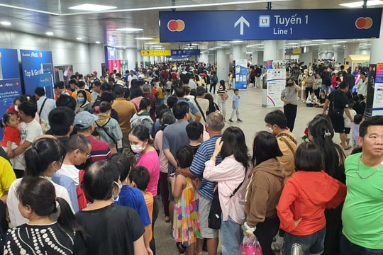 TP.HCM: Tăng tần suất chạy tàu metro số 1 để phục vụ người dân