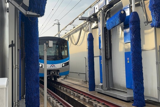 Metro số 1 TP.HCM vận hành hệ thống rửa tàu tự động