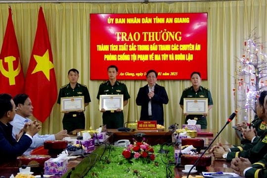 Chủ tịch UBND tỉnh An Giang thăm, chúc tết lực lượng Bộ đội Biên phòng tỉnh