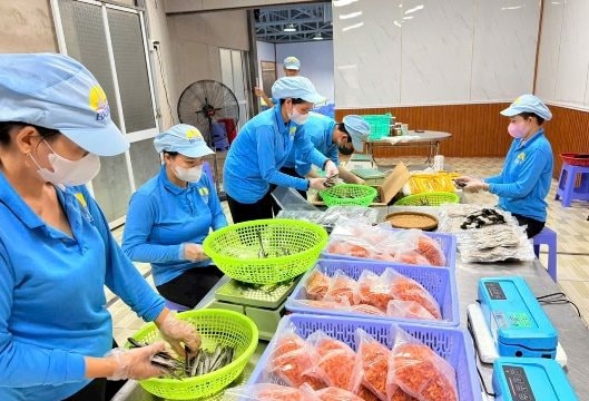 Cà Mau: Mặt hàng thủy sản khô hút khách ngày giáp Tết