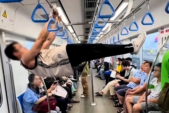 Đề nghị công an vào cuộc vụ thanh niên hít xà đơn trên tàu metro số 1