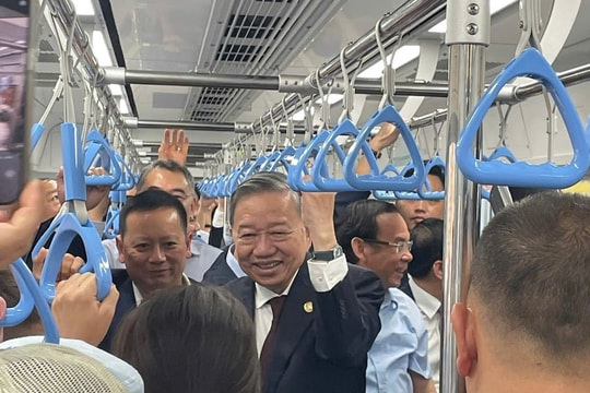 Tổng Bí thư Tô Lâm đi Metro số 1 TP.HCM