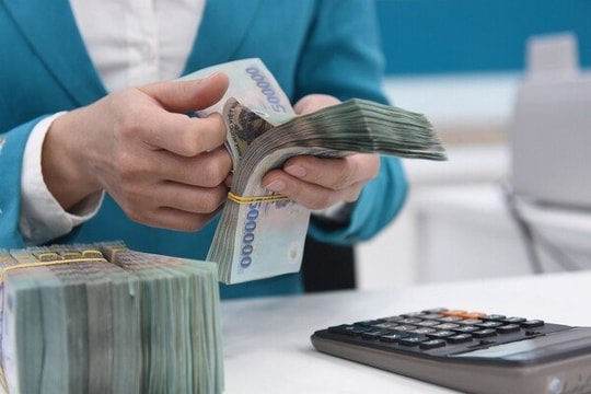 10 ngân hàng đã giảm lãi suất huy động trực tiếp và online