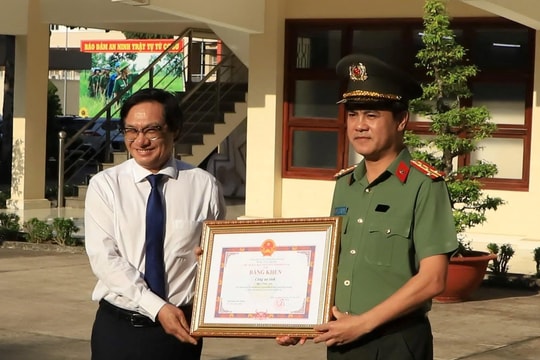 Đồng Nai: Khen thưởng tập thể, cá nhân triệt phá đường dây lừa đảo công nghệ cao