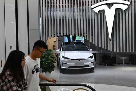 Doanh số ô tô điện Tesla ở Trung Quốc giảm 51,5% khi nhiều người mua xe BYD, Xiaomi, Xpeng