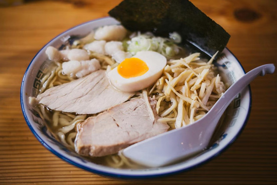 Các tiệm ramen tại Nhật chật vật xoay sở giữa ‘bão giá’