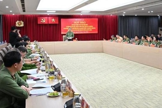 Bộ Công an cảnh báo: Cẩn trọng với kêu gọi từ thiện online và 'việc nhẹ lương cao'