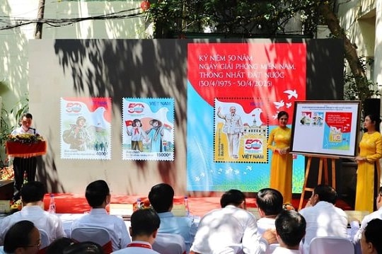 Khai trương trung tâm báo chí, phát hành bộ tem đặc biệt chào mừng lễ 30.4