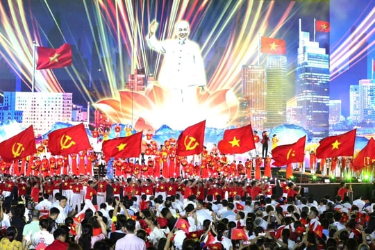 Tổng Bí thư Tô Lâm dự chương trình nghệ thuật đặc biệt 'Mùa xuân thống nhất'