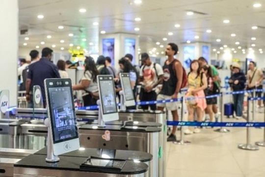Chuyển đổi số giúp sân bay Tân Sơn Nhất giảm nhiệt cao điểm 30.4