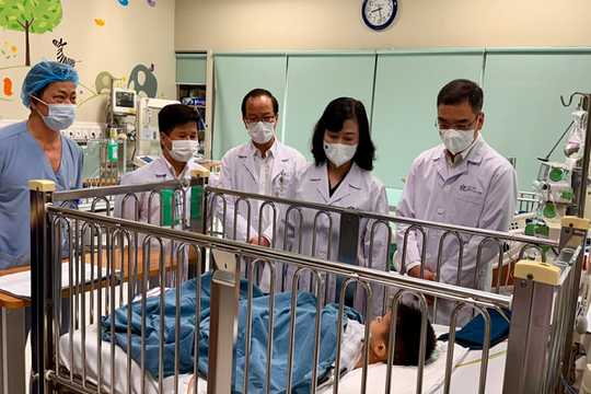 Bộ trưởng Bộ Y tế chỉ đạo chăm sóc tốt nhất cho bệnh nhi bị bệnh viện đòi 'đủ tiền mới cấp cứu'