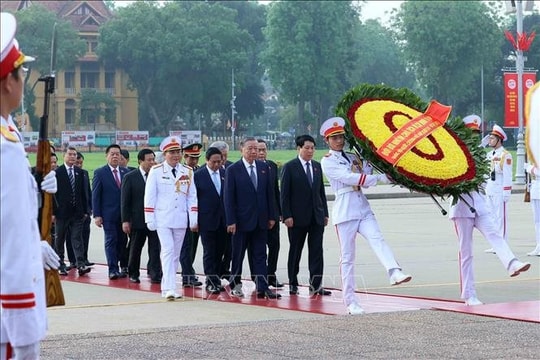 Lãnh đạo Đảng, Nhà nước, đại biểu quốc hội vào lăng viếng Chủ tịch Hồ Chí Minh