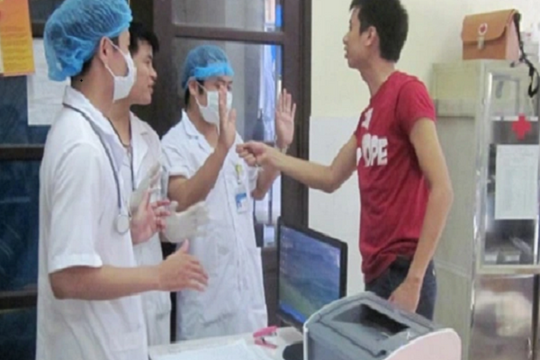 Bộ Y tế: Hành hung nhân viên y tế khi họ đang cứu người là hành vi không thể chấp nhận được
