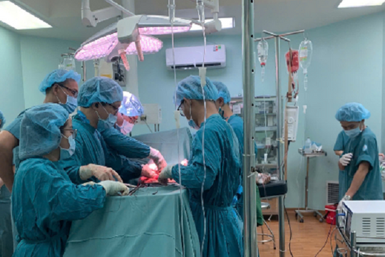 TP.HCM: Báo động đỏ liên viện, cứu sống kịp thời người đàn ông bị tai nạn nguy kịch