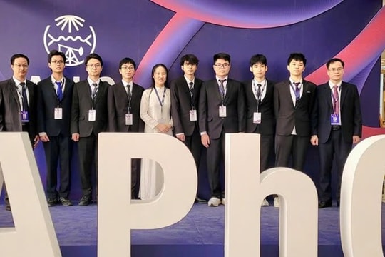 Cả 8 học sinh Việt Nam đều đoạt huy chương tại Olympic Vật lý châu Á 2025