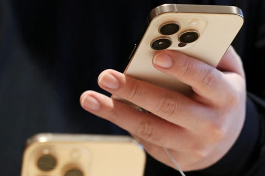 Giá iPhone giảm tới 1/3 ở Trung Quốc khi Apple cạnh tranh gay gắt với Huawei, Xiaomi