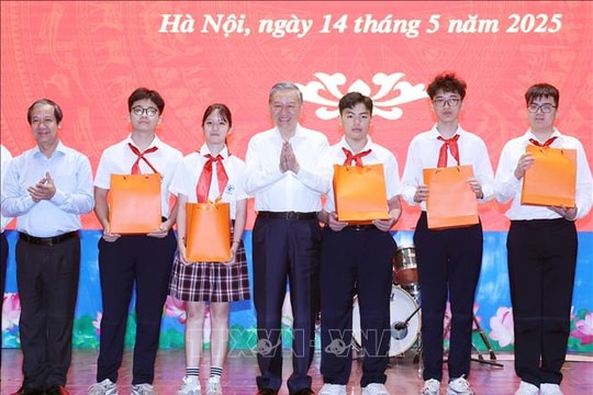 Tổng Bí thư: Thúc đẩy đổi mới sáng tạo, không để học sinh nào bị bỏ lại phía sau