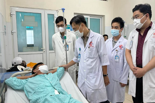 Tưởng bụng bia, người đàn ông 'sốc' khi bác sĩ phát hiện khối bướu nặng 8kg