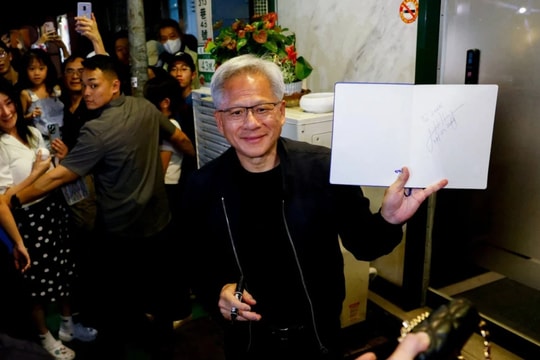 CEO Jensen Huang: Không dễ tuồn lậu hệ thống AI Nvidia nặng gần 2 tấn vào Trung Quốc