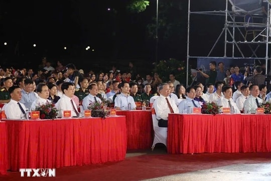 Lãnh đạo Đảng, Nhà nước dự chương trình nghệ thuật đặc biệt 'Người là Hồ Chí Minh'