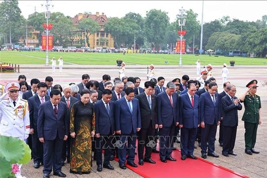 Lãnh đạo Đảng, Nhà nước vào lăng viếng Bác