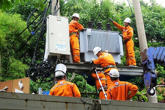 Ngành điện TP.HCM tăng cường an toàn điện trong mùa mưa, bão