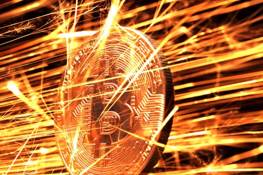 Bitcoin tăng cao kỷ lục, lần đầu vượt 110.000 USD, chuyên gia nhắm tới mốc 150.000 USD