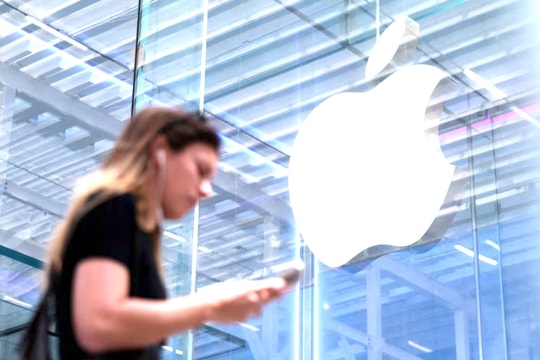Ông Trump dọa áp thuế 50% lên EU và 25% với iPhone không sản xuất ở Mỹ, cổ phiếu Apple giảm sâu