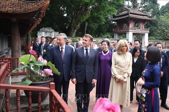 Tổng Bí thư Tô Lâm cùng Tổng thống Pháp thăm Văn Miếu - Quốc Tử Giám