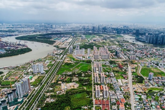 Bộ Chính trị: Hoàn tất sắp xếp cấp tỉnh trước ngày 15.8, nghiêm cấm sự can thiệp vào công tác nhân sự