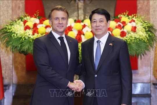Chủ tịch nước Lương Cường chủ trì lễ đón trọng thể Tổng thống Pháp Macron