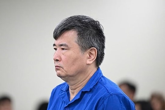 Nhận hối lộ hơn 14 tỉ đồng, cựu vụ phó bị đề nghị phạt đến 13 năm tù