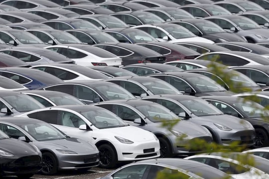 Giá trị Tesla gia tăng khi Elon Musk rời chính quyền Trump, hé lộ tin tốt về ô tô điện không người lái